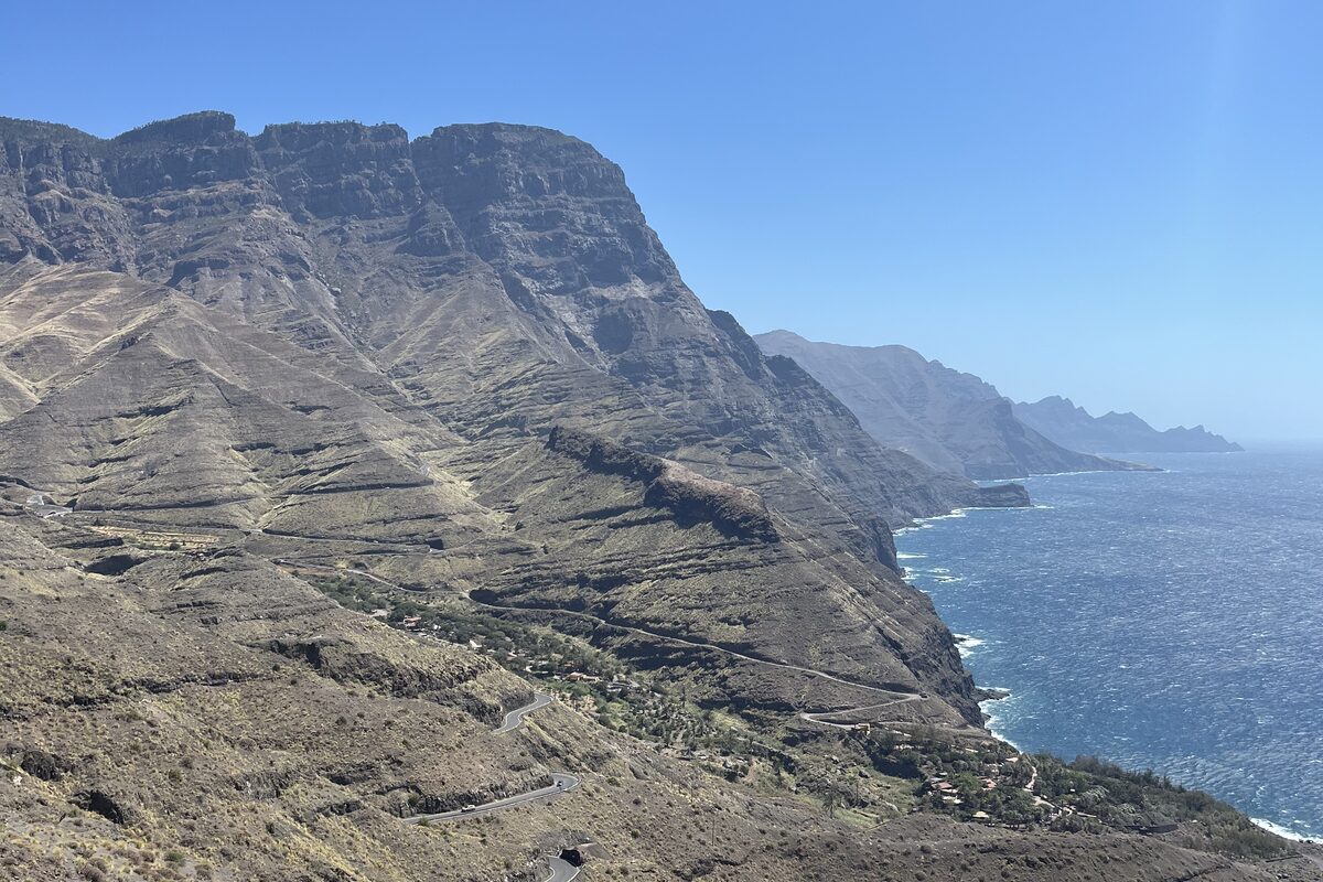Dramatick&eacute; &uacute;tesy a klikat&aacute; cesta na severn&iacute;m pobřež&iacute; Gran Canarie